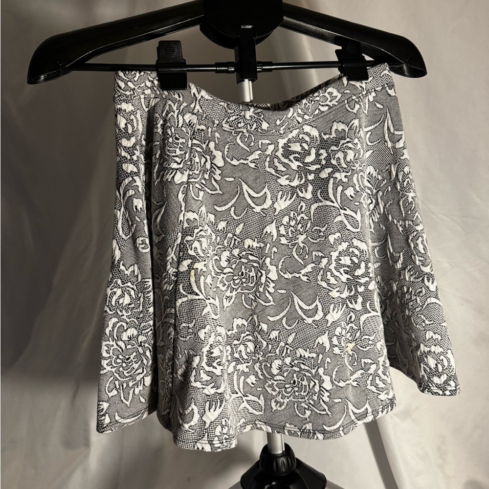 Forever 21 Gray Floral Skater Skirt